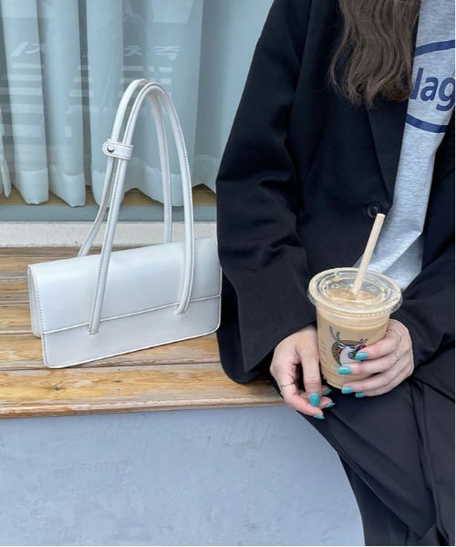 me+em select（ミームセレクト）の「【 4色展開 】フェイクレザーフラップスクエアショルダーバッグ（ハンドバッグ・レディース・ブルー/ブラック/グリーン/アイボリー・FREE）」の18枚目の写真