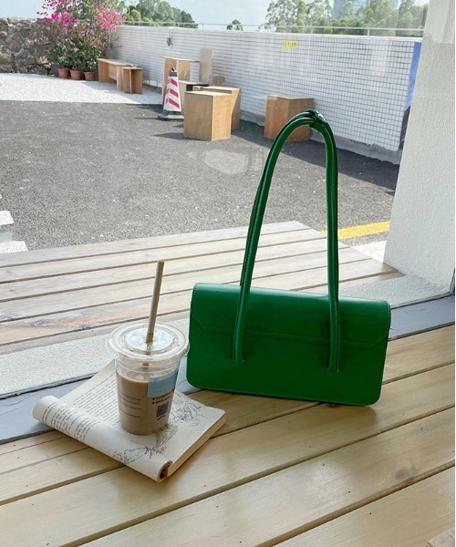 me+em select（ミームセレクト）の「【 4色展開 】フェイクレザーフラップスクエアショルダーバッグ（ハンドバッグ・レディース・ブルー/ブラック/グリーン/アイボリー・FREE）」の10枚目の写真