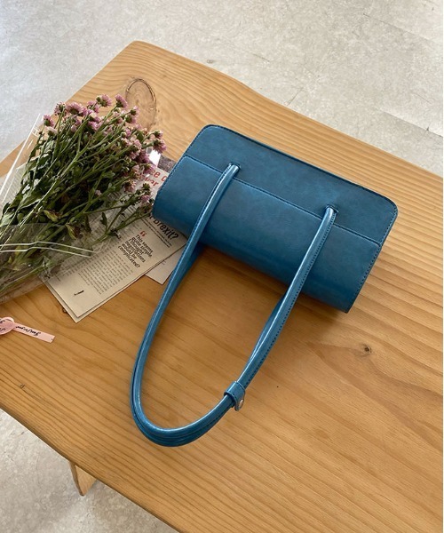 me+em select（ミームセレクト）の「【 4色展開 】フェイクレザーフラップスクエアショルダーバッグ（ハンドバッグ・レディース・ブルー/ブラック/グリーン/アイボリー・FREE）」の20枚目の写真