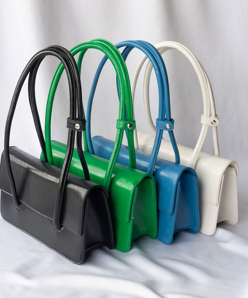 me+em select（ミームセレクト）の「【 4色展開 】フェイクレザーフラップスクエアショルダーバッグ（ハンドバッグ・レディース・ブルー/ブラック/グリーン/アイボリー・FREE）」の11枚目の写真