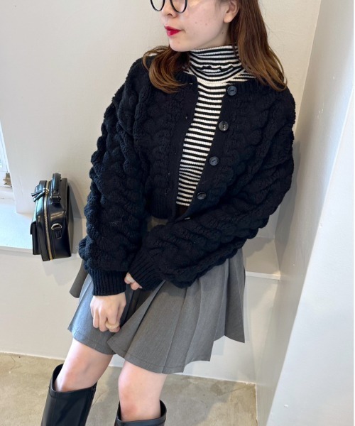 OLIVE des OLIVE（オリーブデオリーブ）の「ぽこぽこカーディガン（カーディガン/ボレロ・レディース・ブラック/オフホワイト/ベージュ・FREE）」の2枚目の写真