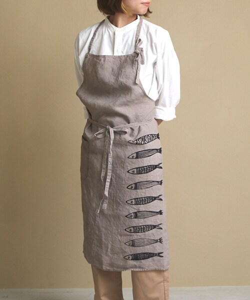 齋藤飛鳥さん着用 Julie Kegels グリ ン モノグラム ポロシャツ 宮舘