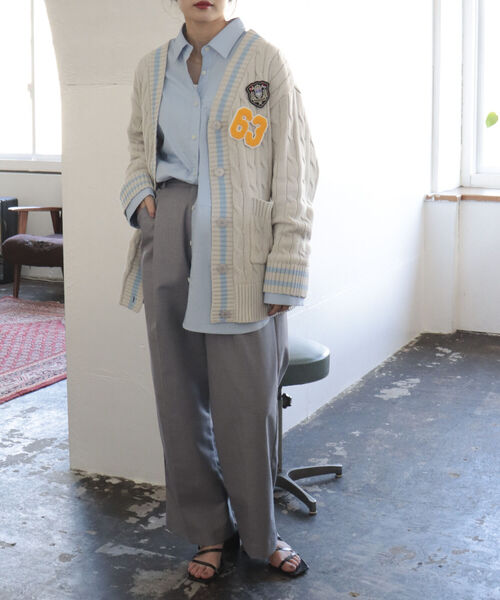fredy emue(フレディエミュ)の「カレッジニット Vネックカーディガン(カーディガン/ボレロ・レディース・ライトグレー/ネイビー/オフホワイト/グリーン・38)」の9枚目の写真