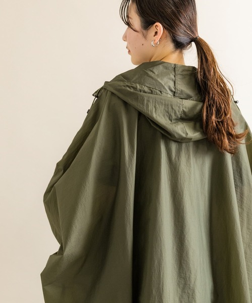 SMELLY（スメリー）の「because　Super Light Rain Poncho（ポンチョ・レディース・カーキ/アイボリー/ネイビー・ONE）」の6枚目の写真