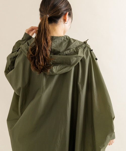 SMELLY（スメリー）の「because　Super Light Rain Poncho（ポンチョ・レディース・カーキ/アイボリー/ネイビー・ONE）」の18枚目の写真