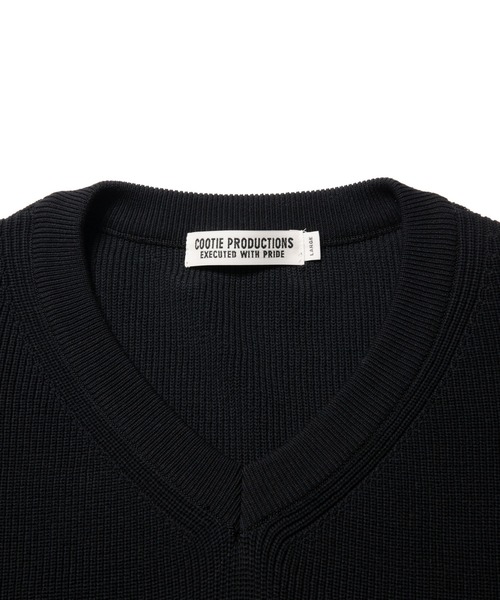 COOTIE PRODUCTIONS（クーティープロダクションズ）の「Hard Twisted Yarn Rib Stitch V Neck Vest（ベスト・メンズ・ブラック・MEDIUM/LARGE/SMALL/X-LARGE）」の3枚目の写真