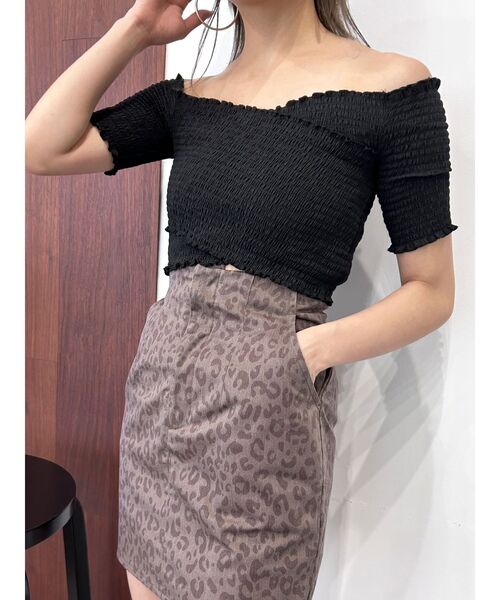 EMODA（エモダ）の「フィットクロスバンドトップ（Tシャツ/カットソー・レディース・その他/ブルー/ブラック/ベージュ・FREE）」の2枚目の写真