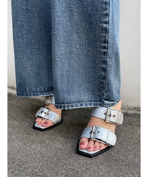 ENVYM（アンビー）の「バックルベルトミュール（サンダル・レディース・ブラック/シルバー/ホワイト・22.5cm/23.5cm/24.5cm）」の5枚目の写真