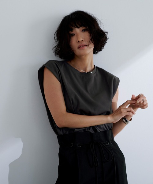 汗染み防止ショルダータックトップス