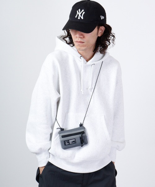 KAKSI(カクシ)の「KAKSI ティッシュポケット付きコンパクトサコッシュ(ショルダーバッグ・メンズ・ネイビー/カーキ/グレー/ブラック・FREE)」の15枚目の写真