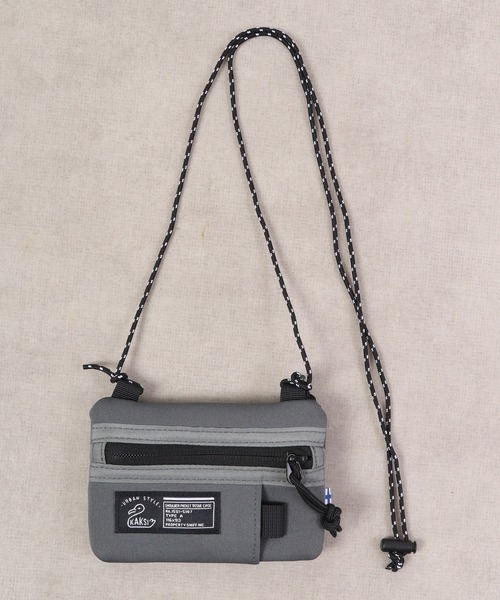 KAKSI(カクシ)の「KAKSI ティッシュポケット付きコンパクトサコッシュ(ショルダーバッグ・メンズ・ネイビー/カーキ/グレー/ブラック・FREE)」の13枚目の写真