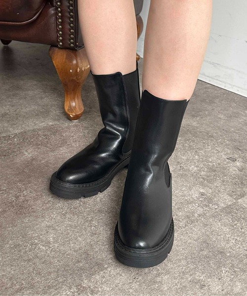 Thevon（ゼボン）の「サイドゴアショートブーツ（ブーツ・レディース・ダークブラウン/ブラック・M/L/S）」の12枚目の写真