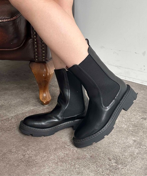 Thevon（ゼボン）の「サイドゴアショートブーツ（ブーツ・レディース・ダークブラウン/ブラック・M/L/S）」の14枚目の写真