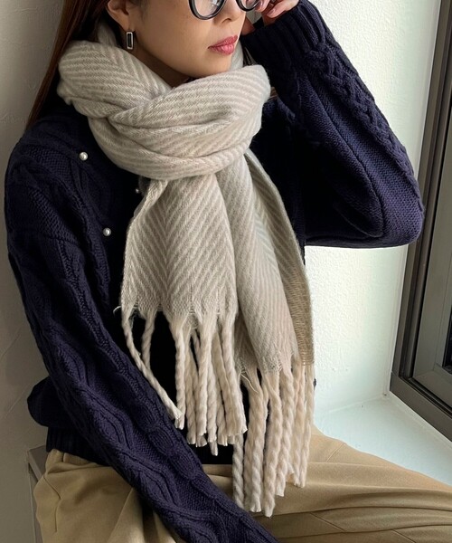 fredy emue（フレディエミュ）の「ヘリンボン太フリンジストール（ストール/ショール・レディース・ホワイト系その他4/ブルー系その他3/ベージュ系その他3・FREE）」の4枚目の写真