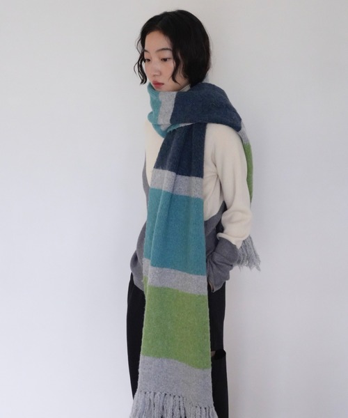 Uenui（ウニュイ）の「【ZOZO限定】ボリューム　ボーダー　マフラー（マフラー・レディース・ブラウン/ブルー/グリーン・FREE）」の10枚目の写真