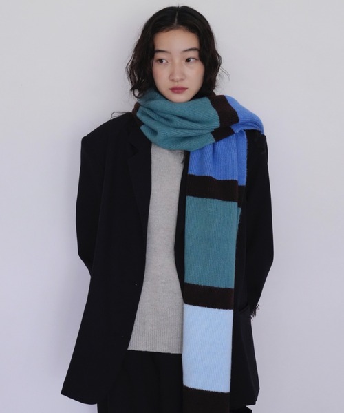 Uenui（ウニュイ）の「【ZOZO限定】ボリューム　ボーダー　マフラー（マフラー・レディース・ブラウン/ブルー/グリーン・FREE）」の13枚目の写真