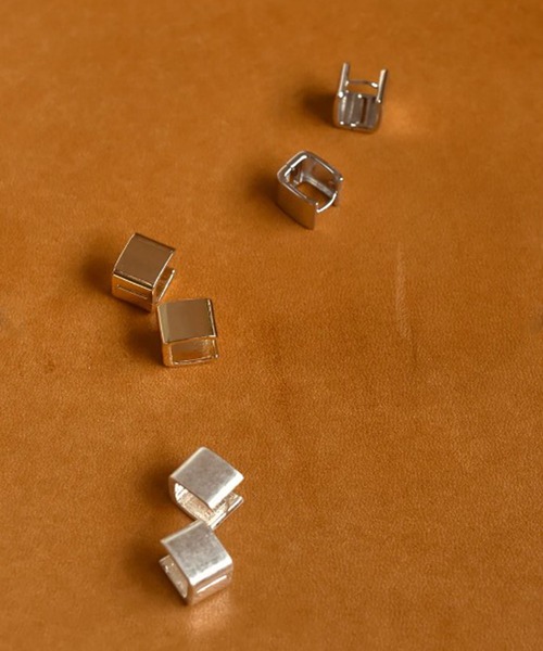 GOLDY（ゴールディ）の「【GOLDY】スクエア メタル ワンタッチ ピアス / 1220311  CS-2311（ピアス（両耳用）・レディース・ゴールド/シルバー系その他/ゴールド系その他2/シルバー・FREE）」の10枚目の写真