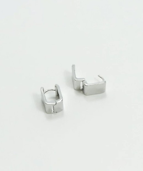 GOLDY（ゴールディ）の「【GOLDY】スクエア メタル ワンタッチ ピアス / 1220311  CS-2311（ピアス（両耳用）・レディース・ゴールド/シルバー系その他/ゴールド系その他2/シルバー・FREE）」の6枚目の写真
