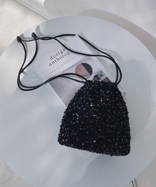 AS KNOW AS plus(アズノゥアズプラス)の「スパンコール巾着バッグ(ショルダーバッグ・レディース・ブラック/ブラック×ゴールド/ブラック×シルバー/シルバー・FREE)」の8枚目の写真