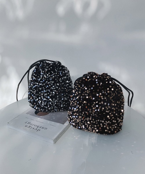 AS KNOW AS plus(アズノゥアズプラス)の「スパンコール巾着バッグ(ショルダーバッグ・レディース・ブラック/ブラック×ゴールド/ブラック×シルバー/シルバー・FREE)」の10枚目の写真