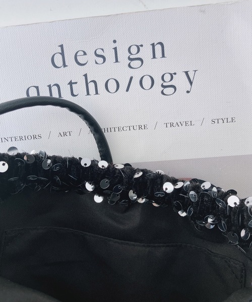 AS KNOW AS plus(アズノゥアズプラス)の「スパンコール巾着バッグ(ショルダーバッグ・レディース・ブラック/ブラック×ゴールド/ブラック×シルバー/シルバー・FREE)」の16枚目の写真