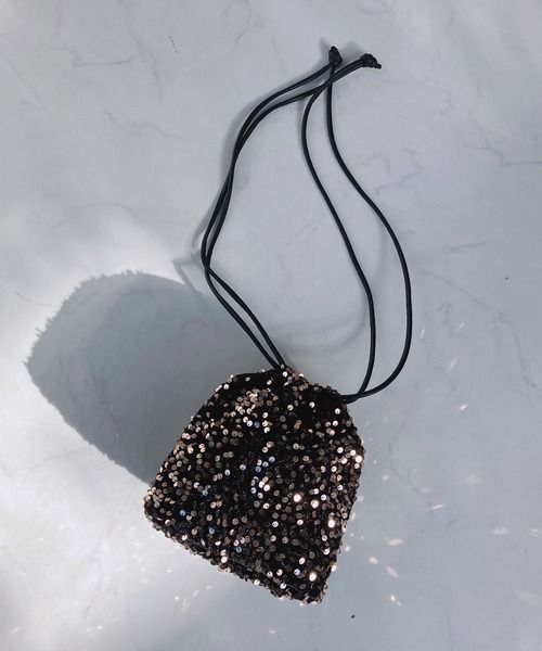 AS KNOW AS plus(アズノゥアズプラス)の「スパンコール巾着バッグ(ショルダーバッグ・レディース・ブラック/ブラック×ゴールド/ブラック×シルバー/シルバー・FREE)」の20枚目の写真