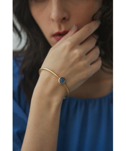 BLACK BY MOUSSY（ブラックバイマウジー）の「color point bangle(カラーポイントバングル)（ブレスレット・レディース・ホワイト/ブラウン/ブルー・FREE）」の3枚目の写真