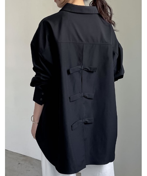 Re:EDIT（リエディ）の「[2024SS COLLECTION][低身長サイズ有]バックリボンオーバーサイズシャツ（シャツ/ブラウス・レディース・ホワイト/ブルー系その他/ブラック・SHORT/MEDIUM/LARGE）」の2枚目の写真