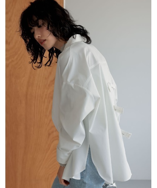 Re:EDIT（リエディ）の「[2024SS COLLECTION][低身長サイズ有]バックリボンオーバーサイズシャツ（シャツ/ブラウス・レディース・ホワイト/ブルー系その他/ブラック・SHORT/MEDIUM/LARGE）」の18枚目の写真