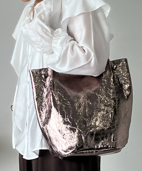cache cache（カシュ カシュ）の「【cache cache(カシュカシュ)】クラッシュメタリック肩入バケツトート（トートバッグ・レディース・シルバー/ブロンズ・FREE）」の12枚目の写真