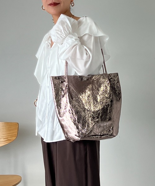cache cache（カシュ カシュ）の「【cache cache(カシュカシュ)】クラッシュメタリック肩入バケツトート（トートバッグ・レディース・シルバー/ブロンズ・FREE）」の10枚目の写真