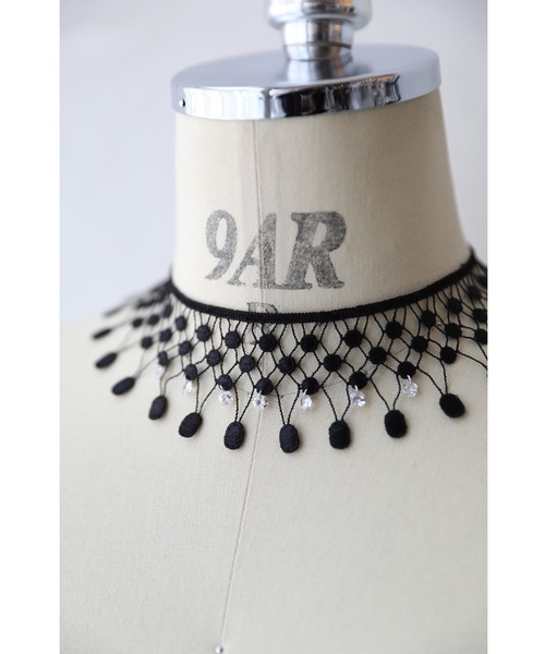 cawaii(カワイイ)の「(黒)ビジューの雫が揺れるレースチョーカー(チョーカー・レディース・ブラック・FREE)」の4枚目の写真