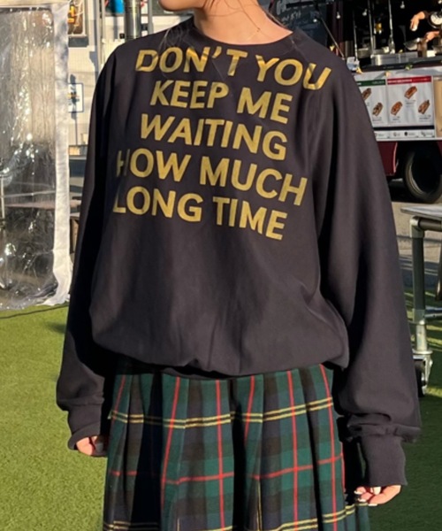shesame(シーセム)の「裏毛プリントスウェット(スウェット・レディース・チャコールグレー/オートミール/ネイビー/レッド・LARGE/MEDIUM)」の3枚目の写真