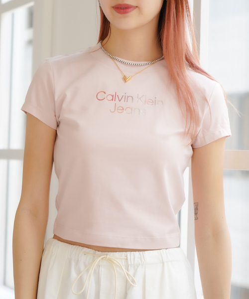 JOINT WORKS（ジョイントワークス）の「【Calvin Klein Jeans / カルバン クライン ジーンズ】 A-SS DIFFUSED LOGO（Tシャツ/カットソー・レディース・ホワイト/ピンク・SMALL）」の2枚目の写真