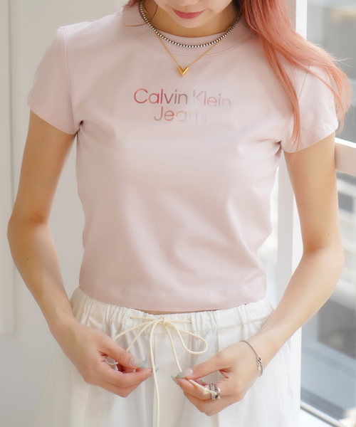 JOINT WORKS（ジョイントワークス）の「【Calvin Klein Jeans / カルバン クライン ジーンズ】 A-SS DIFFUSED LOGO（Tシャツ/カットソー・レディース・ホワイト/ピンク・SMALL）」の3枚目の写真