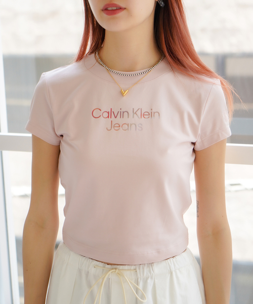 JOINT WORKS（ジョイントワークス）の「【Calvin Klein Jeans / カルバン クライン ジーンズ】 A-SS DIFFUSED LOGO（Tシャツ/カットソー・レディース・ホワイト/ピンク・SMALL）」の4枚目の写真