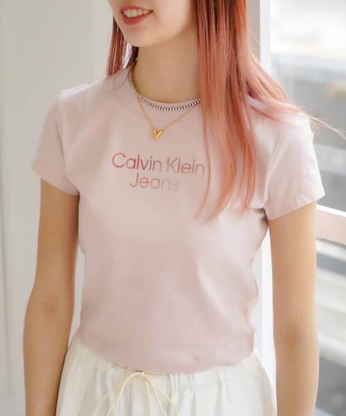 JOINT WORKS（ジョイントワークス）の「【Calvin Klein Jeans / カルバン クライン ジーンズ】 A-SS DIFFUSED LOGO（Tシャツ/カットソー・レディース・ホワイト/ピンク・SMALL）」の5枚目の写真