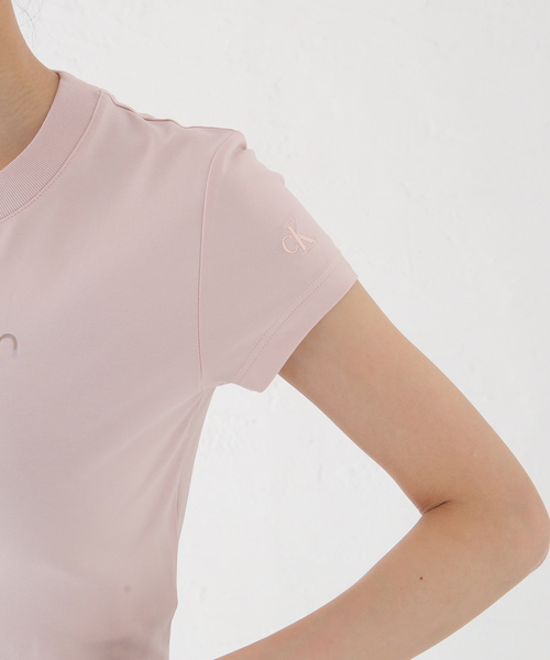 JOINT WORKS（ジョイントワークス）の「【Calvin Klein Jeans / カルバン クライン ジーンズ】 A-SS DIFFUSED LOGO（Tシャツ/カットソー・レディース・ホワイト/ピンク・SMALL）」の17枚目の写真
