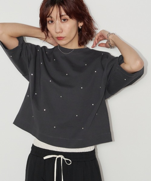Auntie Rosa Holiday（アンティローザホリデー）の「ビジュークロップドルーズTEE（Tシャツ/カットソー・レディース・チャコールグレー/オフホワイト・FREE）」の4枚目の写真