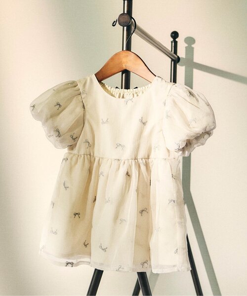 apres les cours（アプレレクール）の「シアーリボン刺繍チュニック（チュニック・キッズ・ブラック/アイボリー・140/130/120/110/100/90/80）」の2枚目の写真