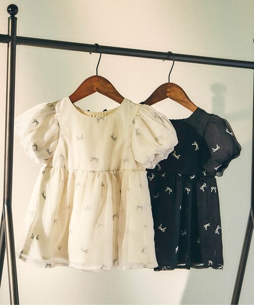 apres les cours（アプレレクール）の「シアーリボン刺繍チュニック（チュニック・キッズ・ブラック/アイボリー・140/130/120/110/100/90/80）」の3枚目の写真