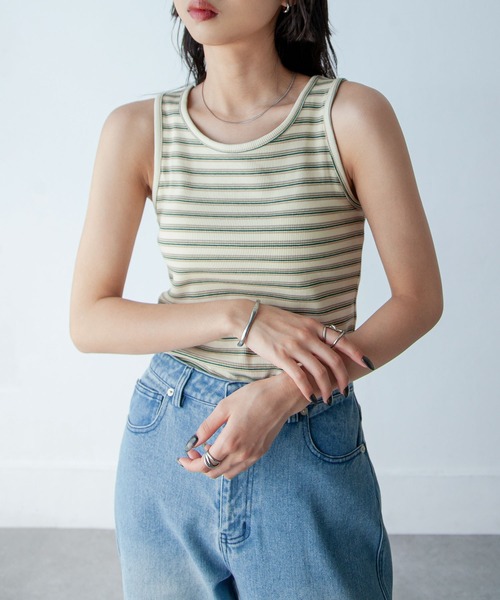 Chillfar(チルファー)の「カップ付き デイリーカラータンク(タンクトップ・レディース・オートミール/ブラック系/ホワイト/ブラウン/ブラック/グレイッシュベージュ/アイボリー/ブラウン系/グレー/グレー系・FREE)」の3枚目の写真