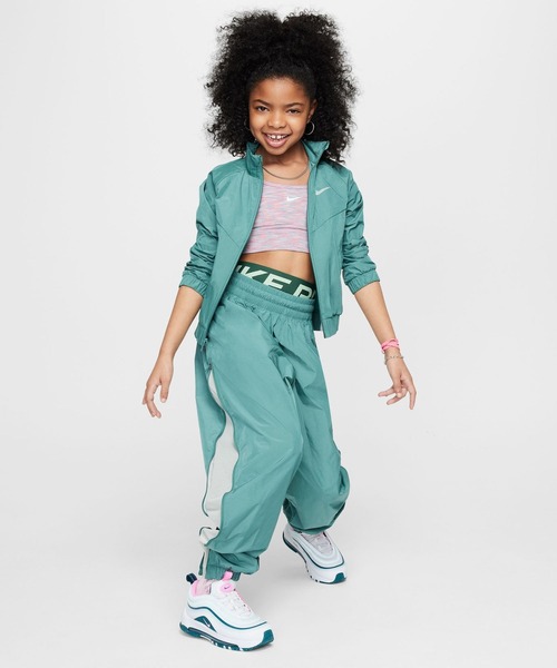 NIKE（ナイキ）の「NIKE/ナイキ キッズ ロンパン NY G NSW ダンス ウーブンパンツ FN8659-361（その他パンツ・キッズ・ブルーグリーン・130cm/140cm/160cm/150cm）」の7枚目の写真