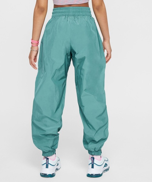 NIKE（ナイキ）の「NIKE/ナイキ キッズ ロンパン NY G NSW ダンス ウーブンパンツ FN8659-361（その他パンツ・キッズ・ブルーグリーン・130cm/140cm/160cm/150cm）」の3枚目の写真
