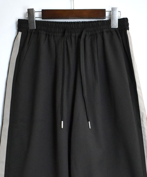 おしゃれスタ(オシャレスタ)の「リネンライク サイドライン ルーズ スラックス【IR】 レディース メンズ(スラックス・メンズ・ブラック/チャコールグレー/グレイッシュベージュ・L/M/XL)」の1枚目の写真