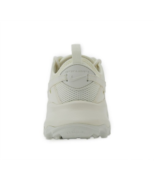 NIKE(ナイキ)の「【NIKE】 TC 7900(スニーカー・レディース・ホワイト・25.5cm/24.5cm/23.5cm/22.5cm/26/25/24/23)」の3枚目の写真