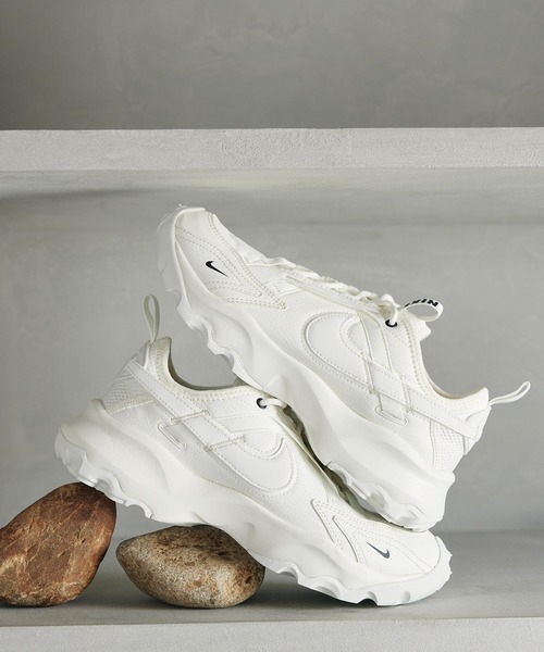NIKE(ナイキ)の「【NIKE】 TC 7900(スニーカー・レディース・ホワイト・25.5cm/24.5cm/23.5cm/22.5cm/26/25/24/23)」の16枚目の写真