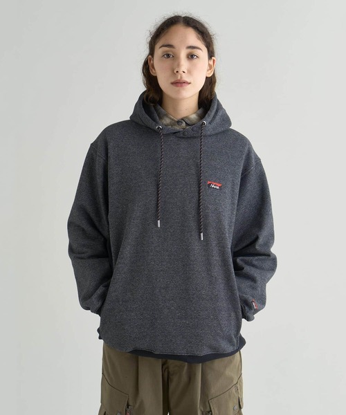 NANGA（ナンガ）の「ECO HYBRID MINI BOX LOGO EMBROIDERY SWEAT HOODIE/エコハイブリッド ミニボックスロゴ エンブロイダリー パーカー（パーカー・メンズ・ライトグレー/オートミール/ブラック/セージグリーン/ホワイト/オレンジ/ブラック系その他・S/M/L/XL）」の2枚目の写真