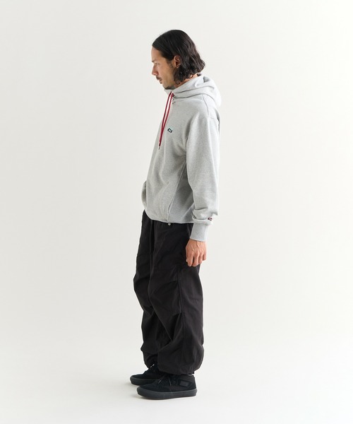 NANGA（ナンガ）の「ECO HYBRID MINI BOX LOGO EMBROIDERY SWEAT HOODIE/エコハイブリッド ミニボックスロゴ エンブロイダリー パーカー（パーカー・メンズ・ライトグレー/オートミール/ブラック/セージグリーン/ホワイト/オレンジ/ブラック系その他・S/M/L/XL）」の9枚目の写真