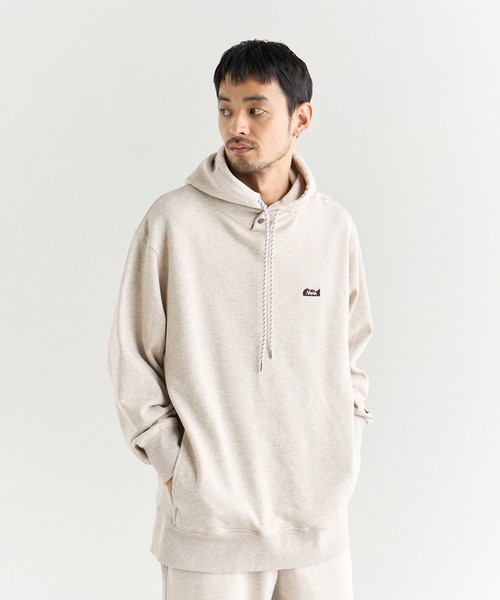 NANGA（ナンガ）の「ECO HYBRID MINI BOX LOGO EMBROIDERY SWEAT HOODIE/エコハイブリッド ミニボックスロゴ エンブロイダリー パーカー（パーカー・メンズ・ライトグレー/オートミール/ブラック/セージグリーン/ホワイト/オレンジ/ブラック系その他・S/M/L/XL）」の11枚目の写真